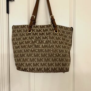 Michael Kors Purse $125